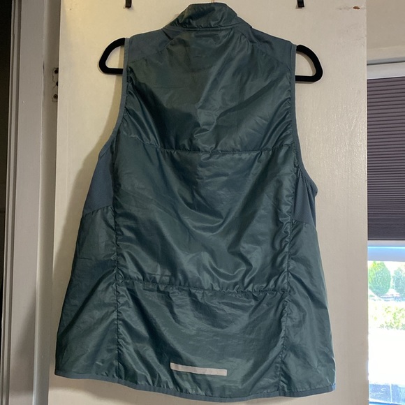 Men’s Large Nike Running Vest. Muted teal color and great condition! - Picture 8 of 10